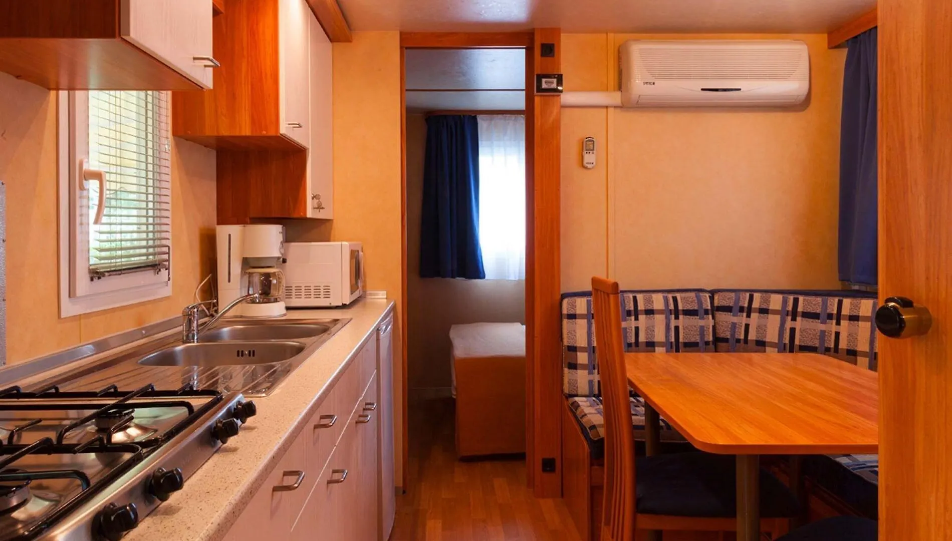 ホテル Camping Village Isuledda アルツァケーナ